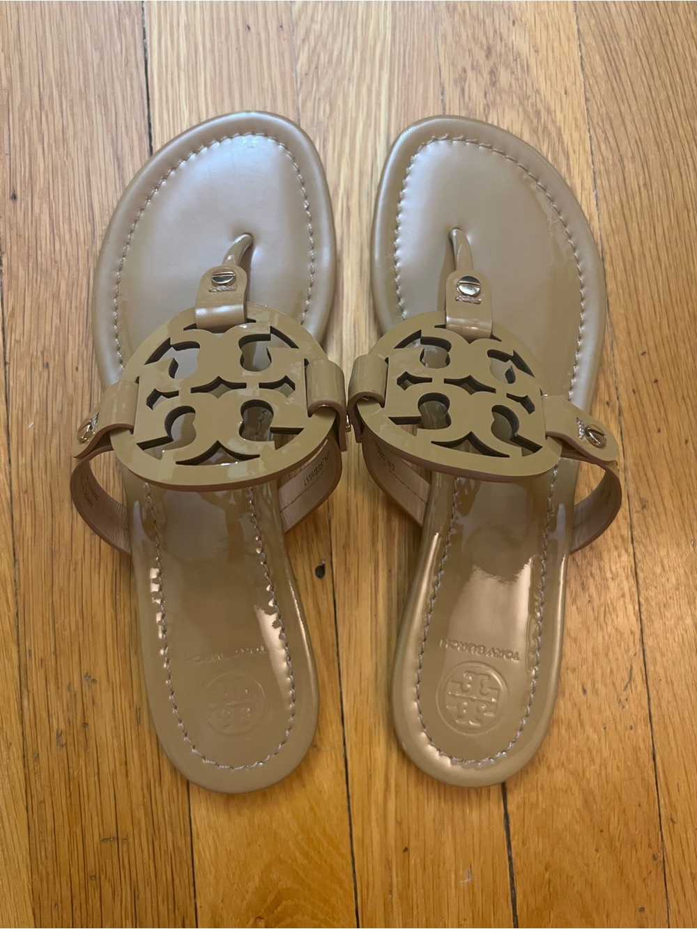 Tory Burch Miller Patent Logo Thong Sandals - Sand Brown Size: 7